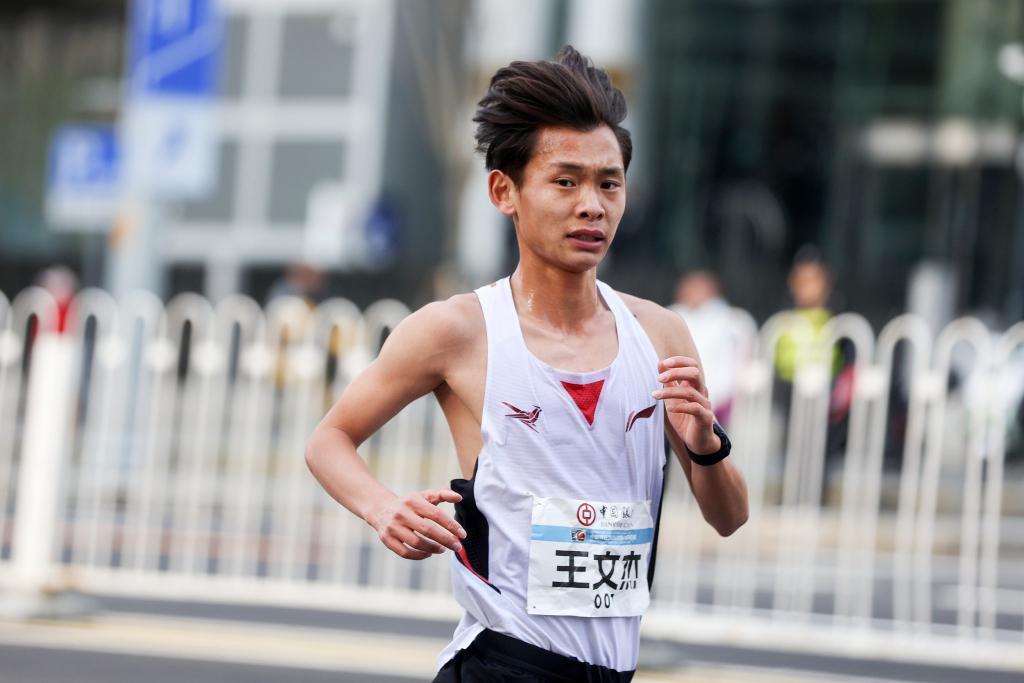 BOB半岛体育-王文杰再破万米国家纪录，此前曾刷新国内男子半马最好成绩